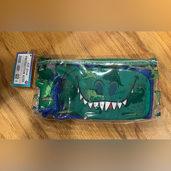 Kid's gloves and sanitizer kit - Picture 2 of 2